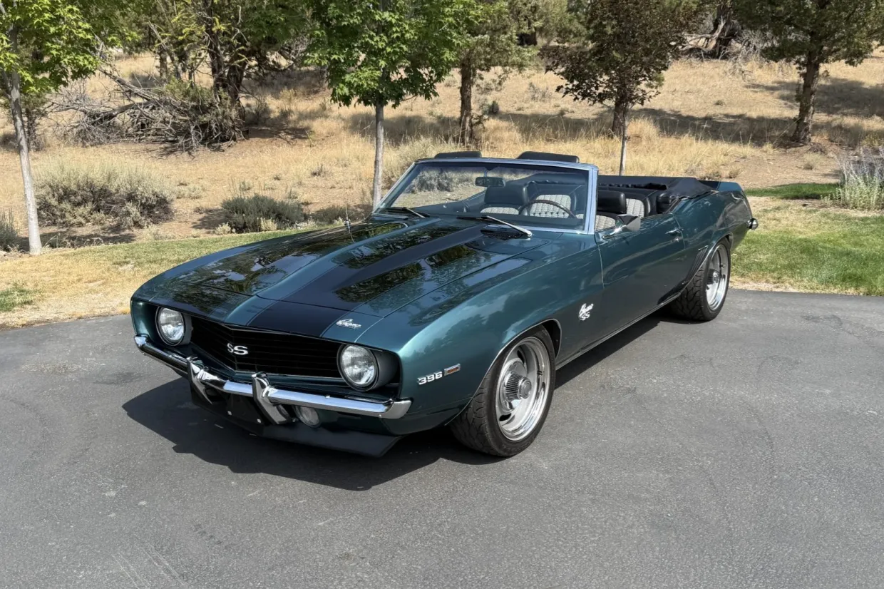 Chevrolet Camaro Convertible 5-Speed